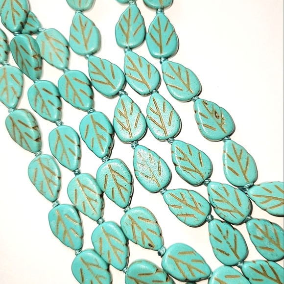 TURQUOISE COLORED LEAF BEAD NECKLACE - Picture 3 of 4
